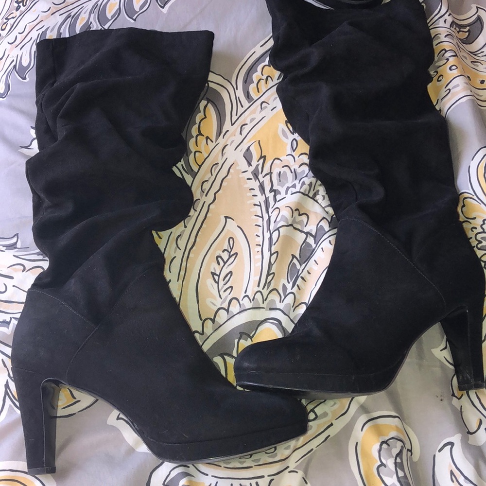 Black knee boots